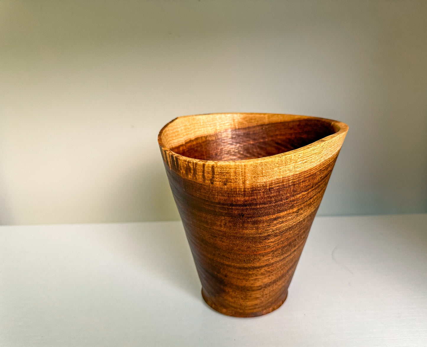 Black Acacia Streaked Vessel